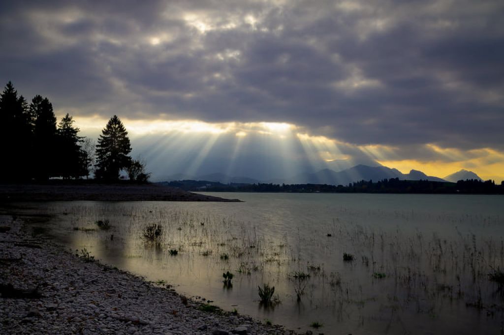 Der Forggensee - Er liegt direkt an der Grenze zu Österreich. - © Loc Hoang